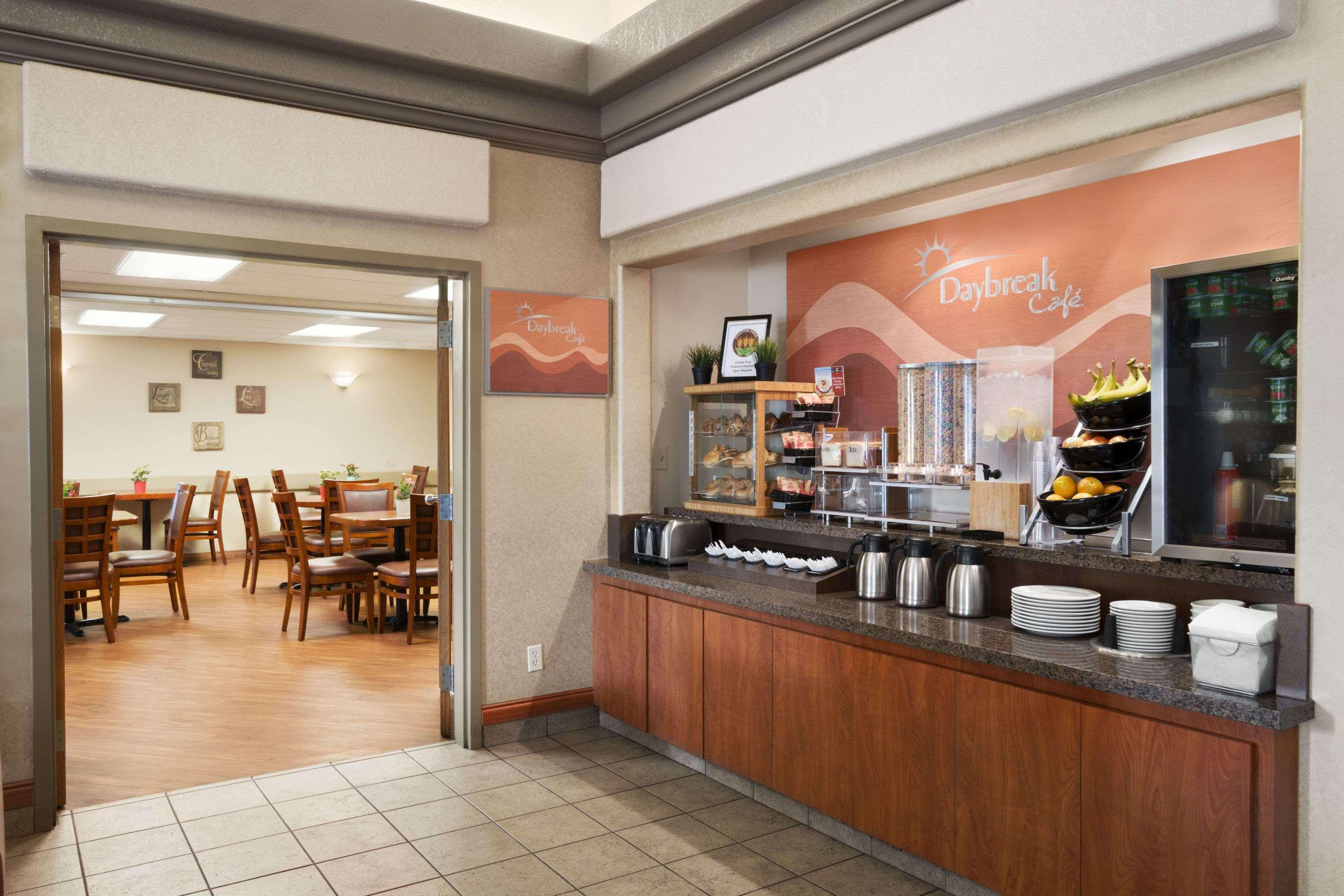 Days Inn By Wyndham Calgary Airport Ngoại thất bức ảnh