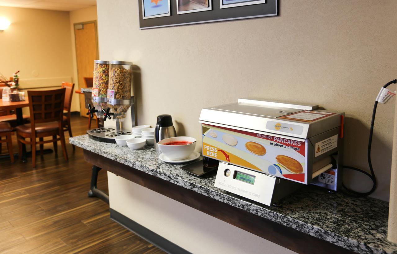 Days Inn By Wyndham Calgary Airport Ngoại thất bức ảnh
