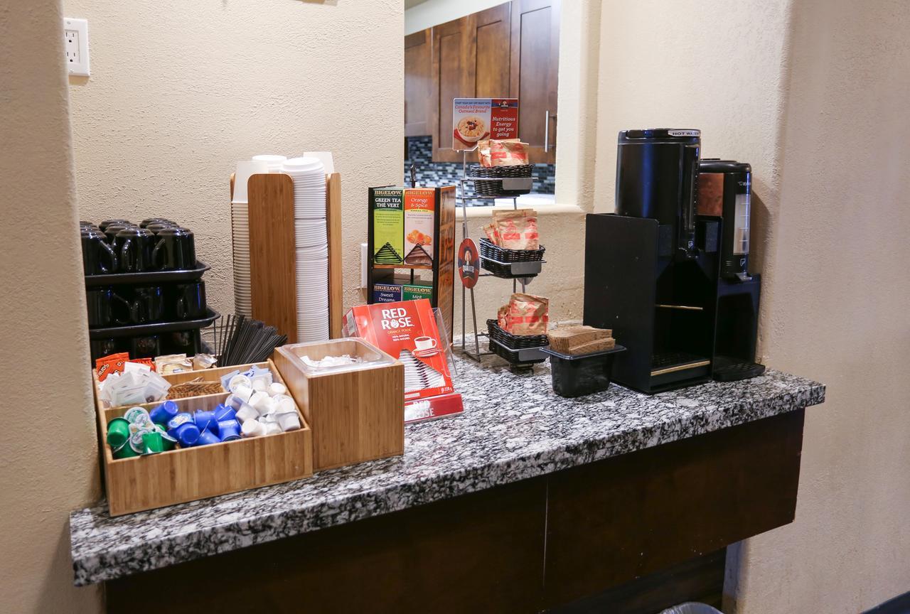 Days Inn By Wyndham Calgary Airport Ngoại thất bức ảnh