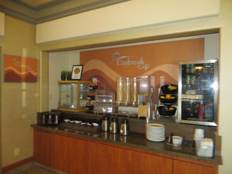 Days Inn By Wyndham Calgary Airport Ngoại thất bức ảnh